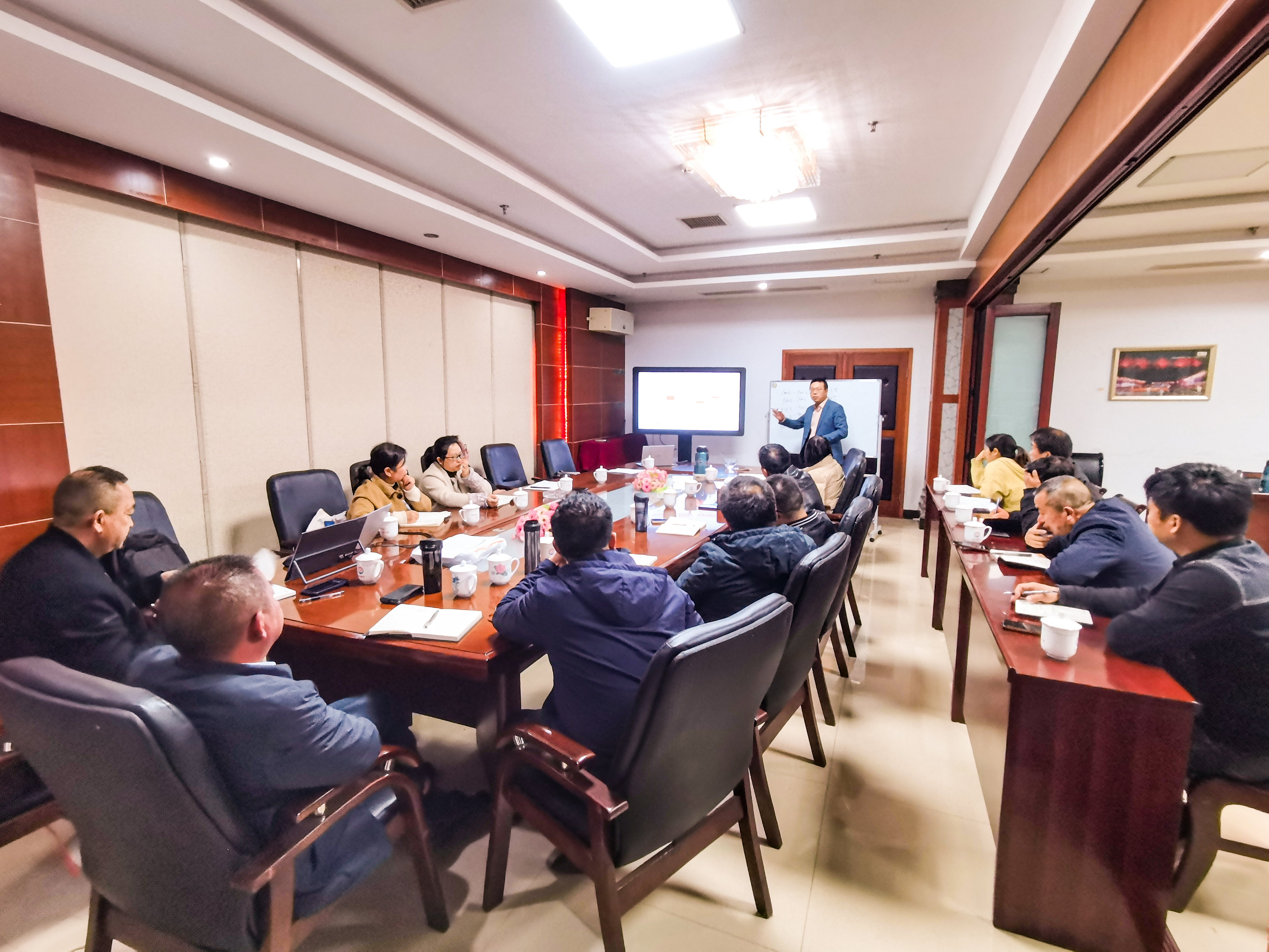  何金财老师赴湖南东信烟花进行第四期阿米巴内部交易的辅导